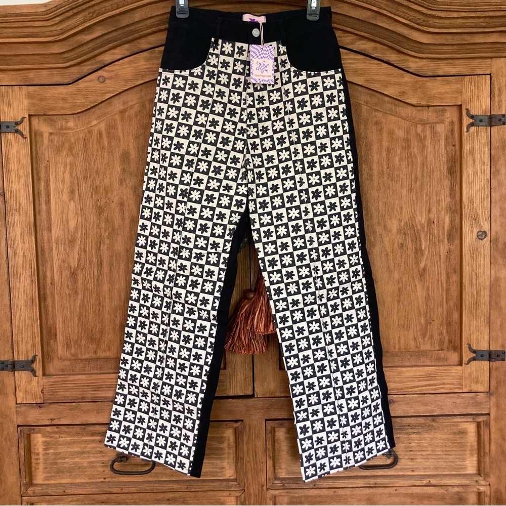 Lisa Says Gah Black and White Daisy Pants, NWT